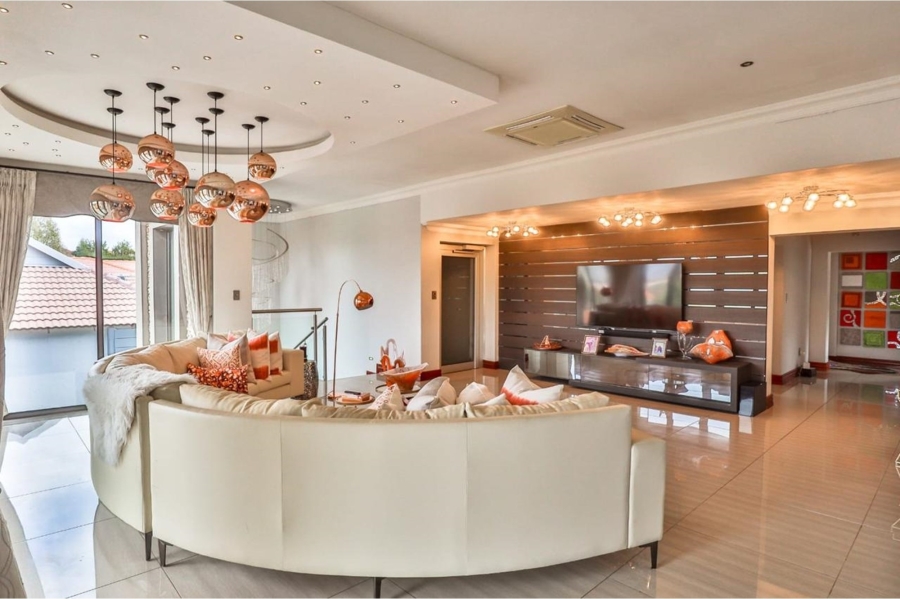 6 Bedroom Property for Sale in Birdwood Estate North West